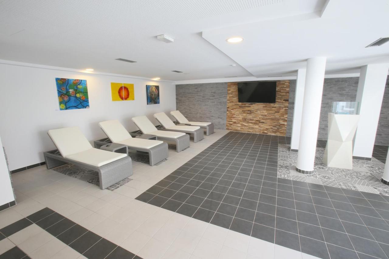 25H Spa-Residenz Pools In & Out, Private Garden & Beach นอยซีเดิลอัมเซ ภายนอก รูปภาพ