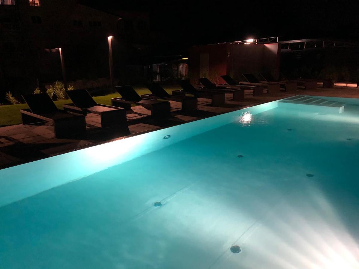 25H Spa-Residenz Pools In & Out, Private Garden & Beach นอยซีเดิลอัมเซ ภายนอก รูปภาพ
