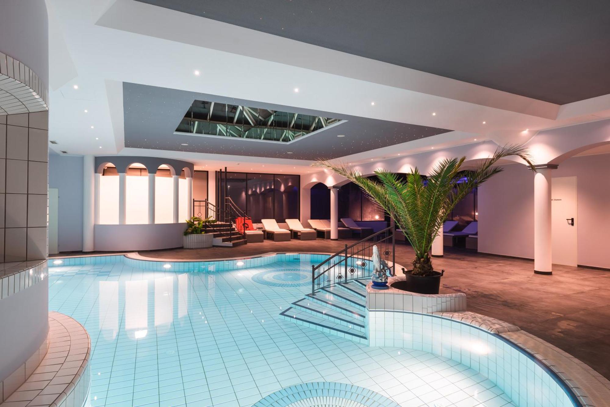 25H Spa-Residenz Pools In & Out, Private Garden & Beach นอยซีเดิลอัมเซ ภายนอก รูปภาพ